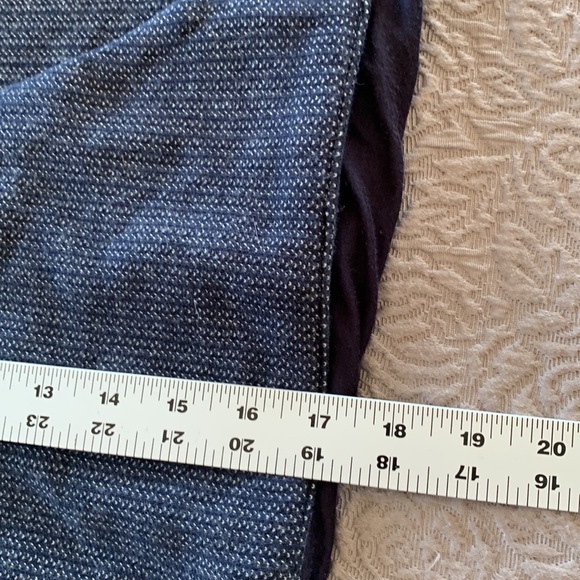 Laain Hoodie  Cropped Pullover Hoodie. Sz: Medium (8). Please note measurements. - Picture 11 of 17